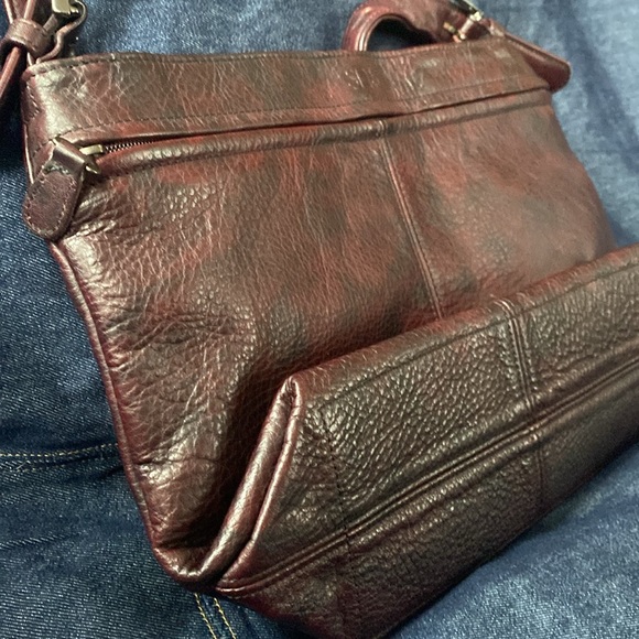 SAS leather hobo bag wine color beautiful leather and beautiful condition - Picture 7 of 8